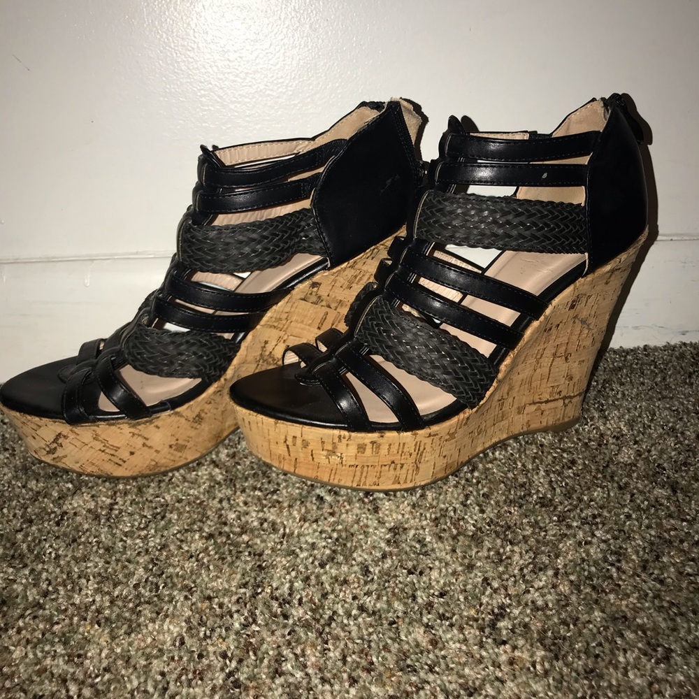 Black and cork wedges